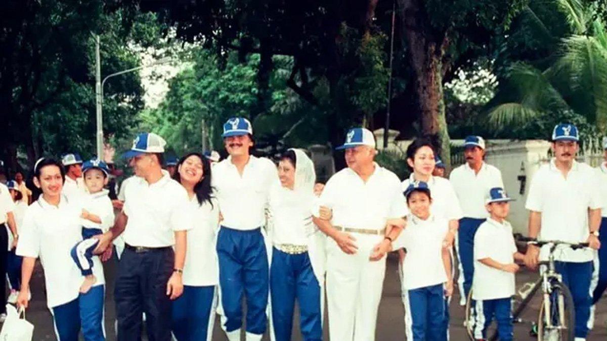 Momen Wiratama Hadi jalan sehat bersama Soeharto.