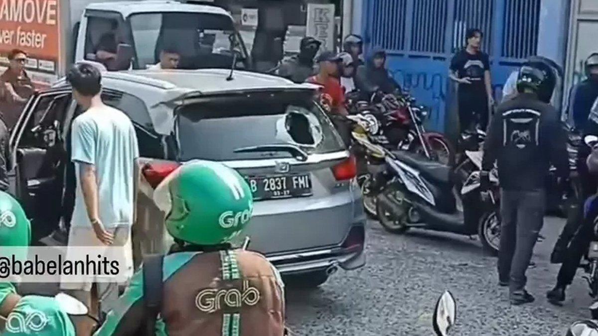 Momen pengejaran pelaku hipnotis nasabah Bank di Bekasi.