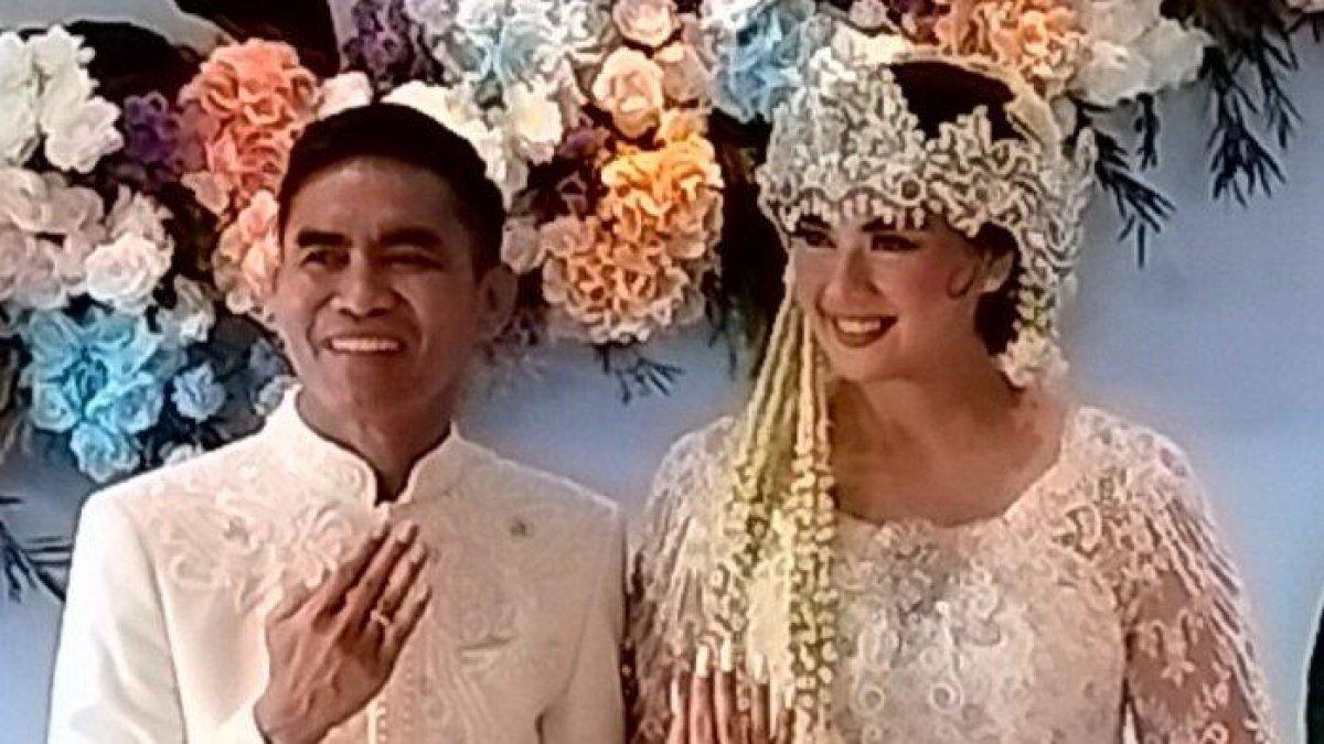 Momen pernikahan Catherine Wilson dengan Idham Mase