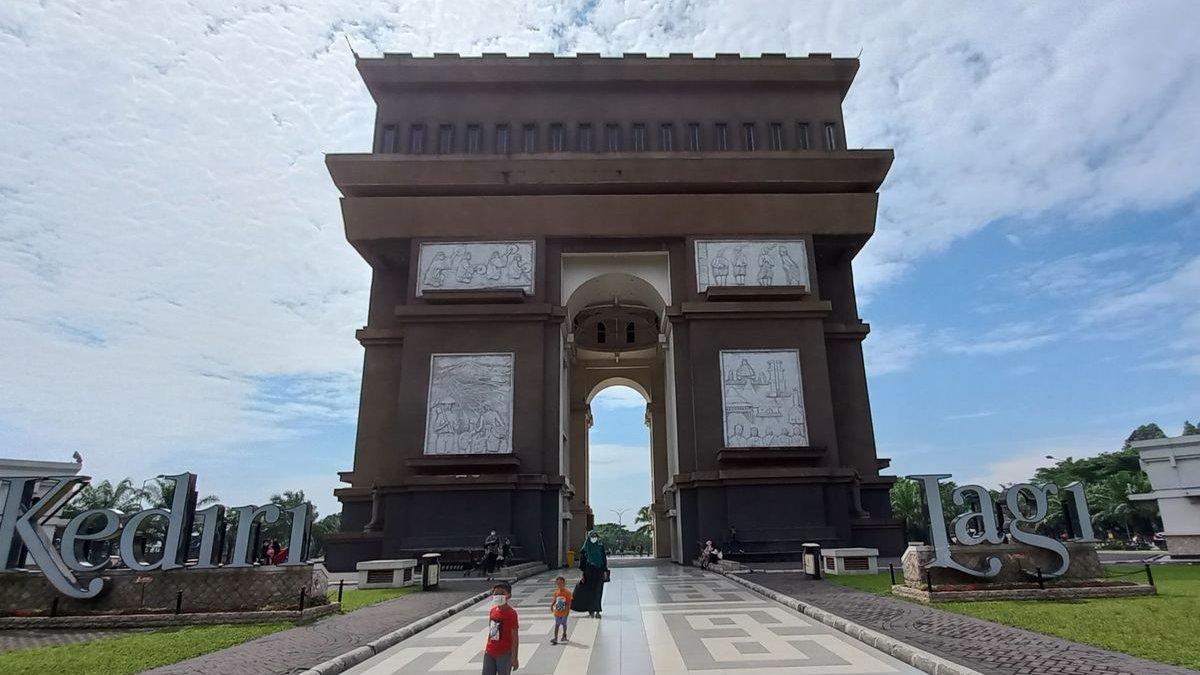 Monumen Simpang Lima Gumul (SLG) di Kabupaten Kediri, Jawa Timur.