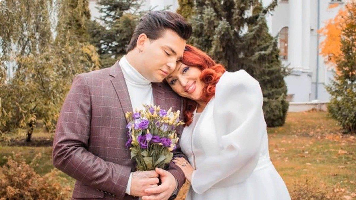 Musisi Aisylu Chizhevskaya-Mingalim menikahi anak angkatnya, Daniil.