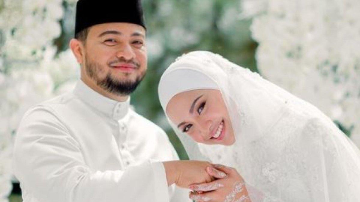 Lebaran di tempat suami bikin artis was-was