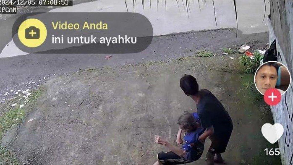 Nasib pilu Mbah Siburian, lansia pengidap stroke yang baru saja dibuang anaknya di Pasar Sukaramai, Medan, Sumatera Utara.