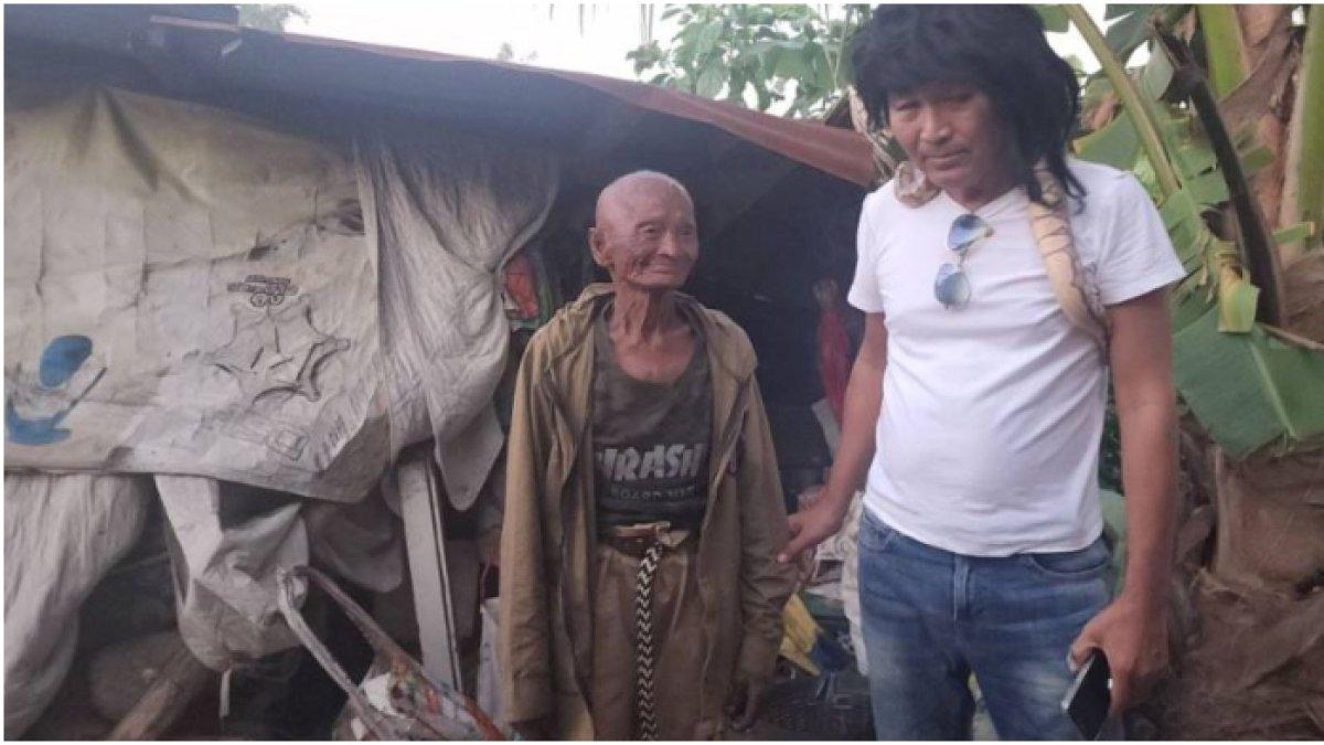 Nenek Prapong hidup seorang diri, mulung untuk bertahan hidup di usia senja