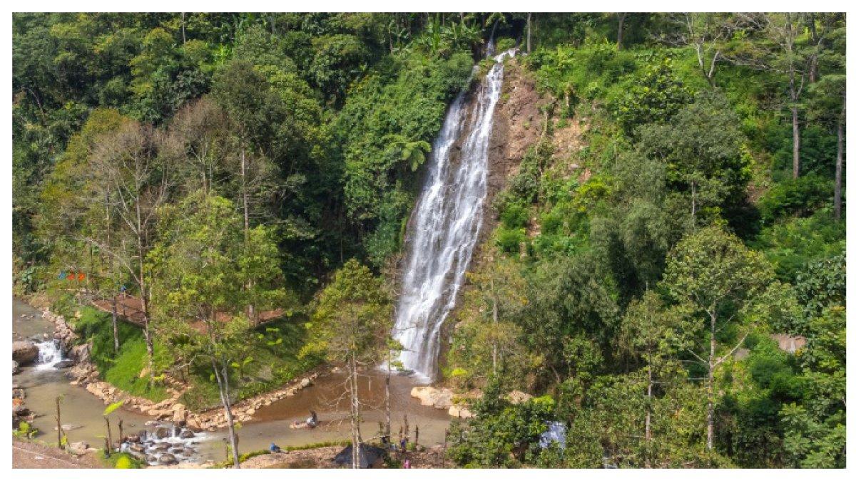 NGARGOYSOSO WATERFALL - Wisata air terjun dengan suasana sejuk dan pemandangan hijau yang menenangkan, cocok untuk liburan Lebaran 2025 bersama keluarga.