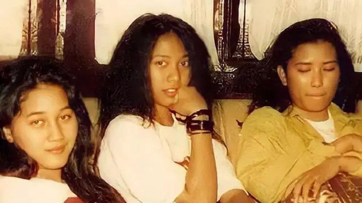 Nike Ardilla bersama Anggun C. Sasmi.