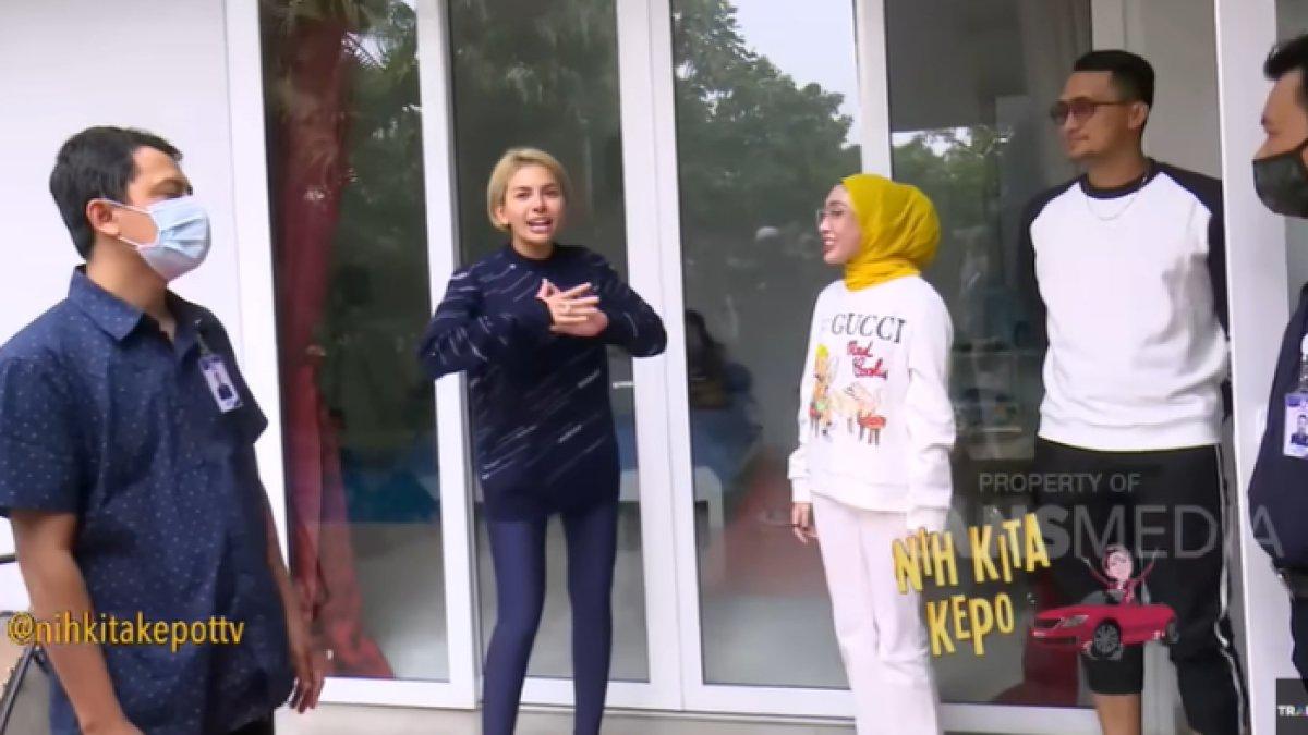 NIKITA DAN REZA - Momen Nikita Mirzani dan Reza Gladys diambil dari YouTube pada Minggu (23/2/2025). Nikita Mirzani sempat memuji Reza Gladys.