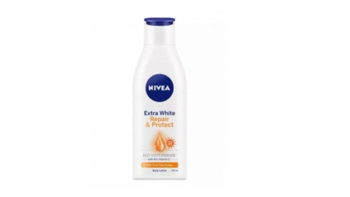 HANDBODY PENCERAH KULIT - Foto produk Nivea Extra White Repair & Protect Lotion, diolah dari laman femaledaily.com, Selasa (4/3/2025). Berikut rekomendasi handbody pencerah kulit yang mengandung SPF.