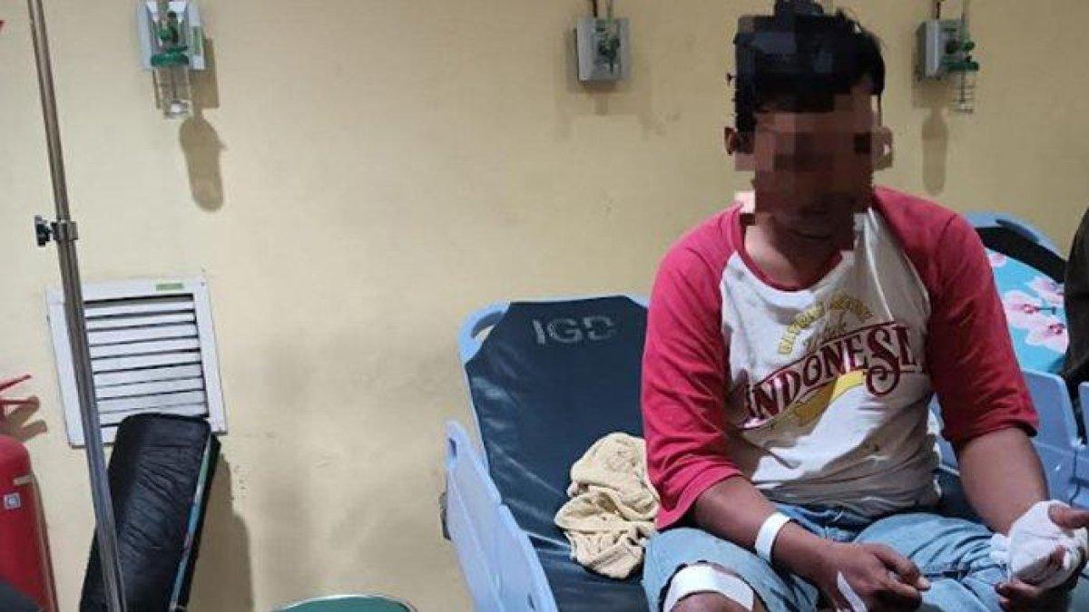 Nukman korban APK ambruk saat dirawat di RSUD Ibnu Sina Gresik, Kamis (4/1/2024) malam.
