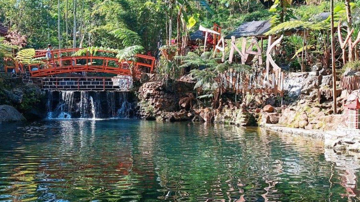 Obyek Wisata Umbulan Tanaka Waterfall, Dusun Arjomulyo, Desa Bangelan, Kecamatan Wonosari, Kabupaten Malang.