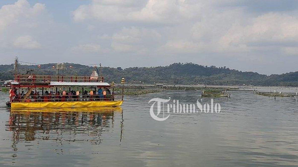 Obyek wisata Rawa Jombor, Dukuh Jombor, Desa Krakitan, Kecamatan Bayat, Klaten.