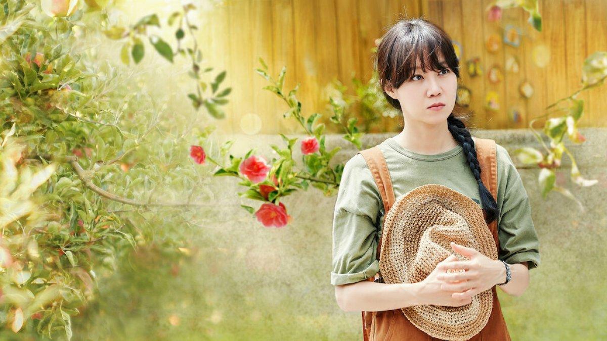 KARAKTER DRAKOR - Oh Dong Baek di drakor When the Camellia Blooms. Berikut ini 5 karakter cewek drakor paling badass.