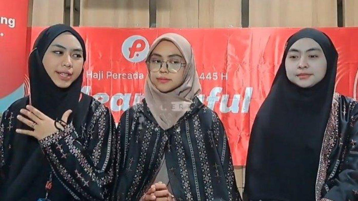 Oki Setiana Dewi, Ria Ricis dan Shindy Kurnia Putri sebelum berangkat haji