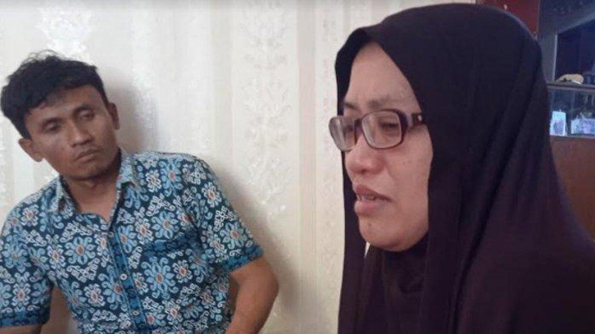 Orang tua Farhat, petinju muda yang meninggal saat bertanding di ajang Pekan Olahraga Provinsi (Porprov) Jatim di Jombang, Senin (11/9/2023).