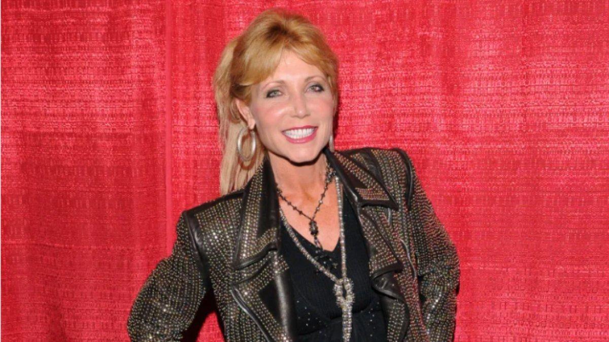 PAMELA BACH TEWAS,- Sosok Pamela Bach, mantan istri David Hasselhoff ditemukan tewas secara tragis di rumahnya yang berlokasi di Los Angeles pada Rabu, 5 Maret 2025.