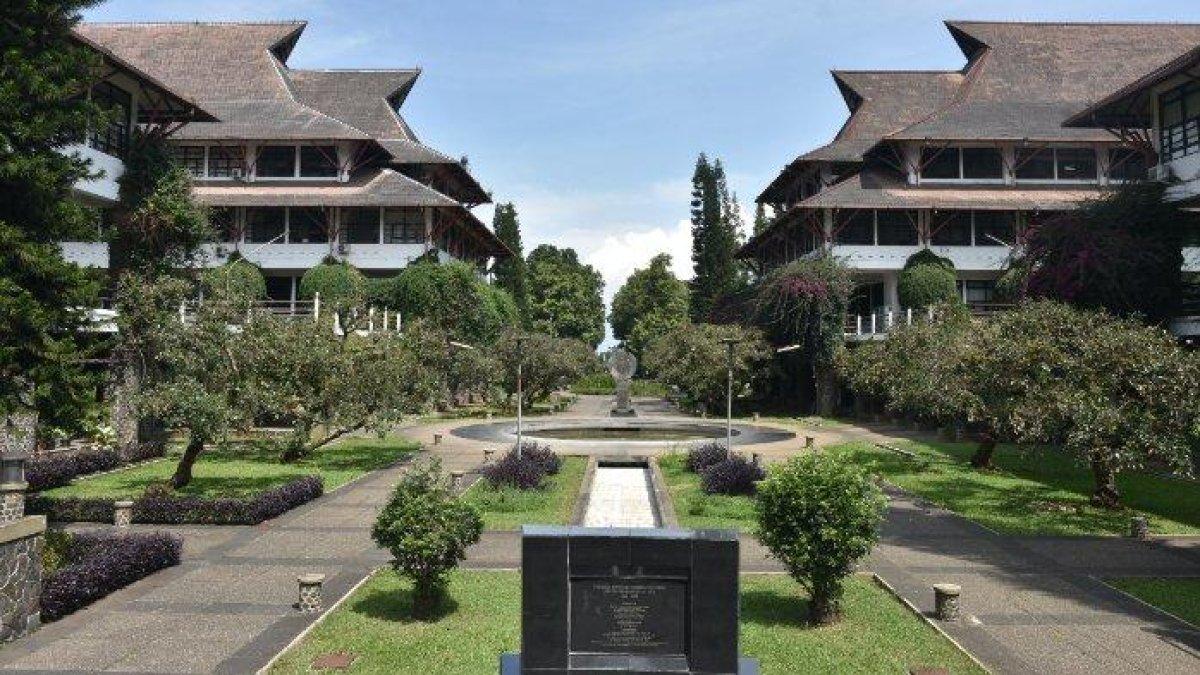 PENDAFTARAN ITB - Kampus Institut Teknologi Bandung diambil dari laman resmi itb.ac.id pada Sabtu (12/4/2025). ITB buka pendaftaran program Sarjana Internasional (IUP) Gelombang 2 2025 mulai 24 Maret sampai 20 April 2025.