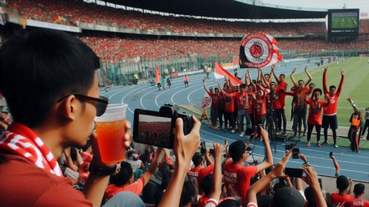 PERTANDINGAN LIGA INDONESIA: Ilustrasi para suporter sedang memberikan dukungan untuk tim Malut United.