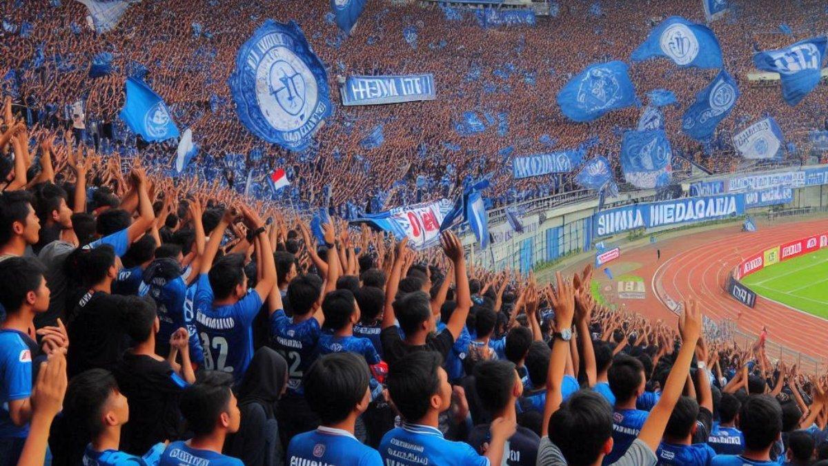 PERTANDINGAN SEPAK BOLA: Ilustrasi suporter sedang mendukung PSIS Semarang melawan Barito Putera pada Sabtu, 24 Mei 2025.