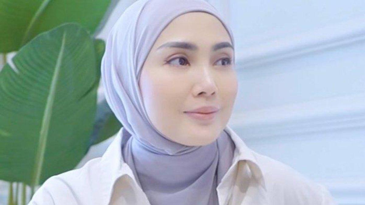 POLEMIK RENDANG 200KG,- Artis yang bereaksi terkait konten rendang 200 kg milik TikToker Willie Salim. Fenita Arie.