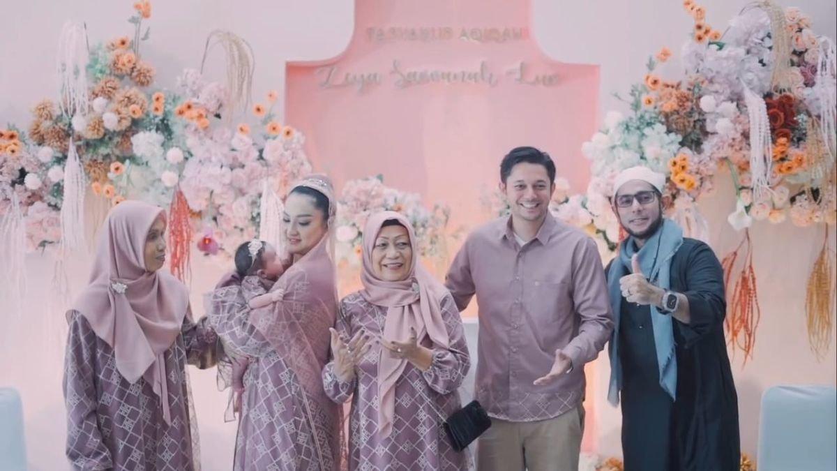 Pakaian serba pink