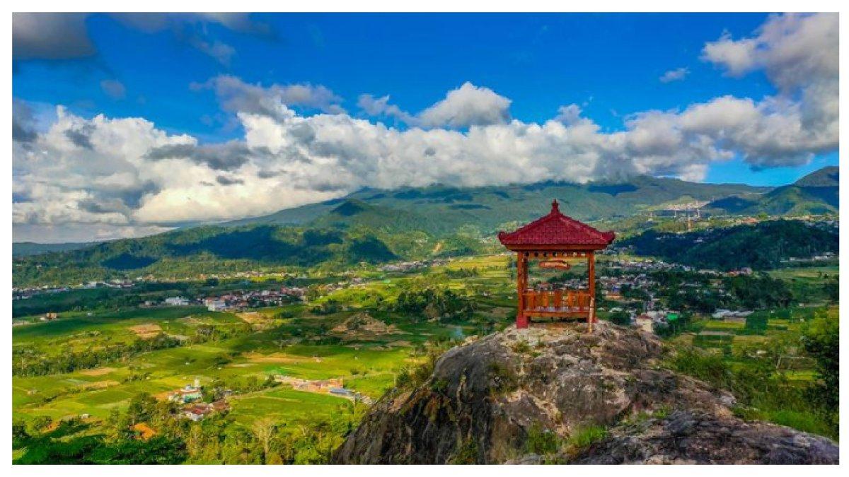 PANORAMA YANG INDAH - Menikmati sunrise dan sunset dari ketinggian dengan udara sejuk serta panorama alam yang indah, destinasi ini pas untuk liburan Lebaran 2025.