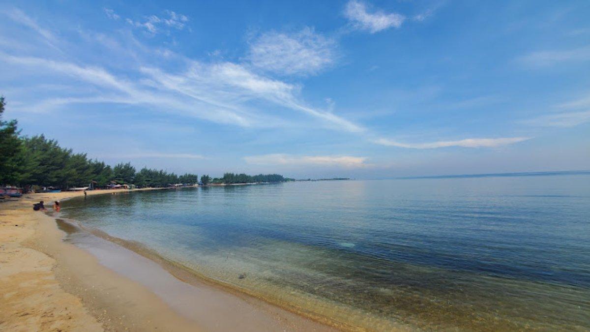 Rekomendasi wisata, hanya 13 KM dari kota Jepara, ada wisata pantai cakep seperti di Lombok, pas buat libur Lebaran 2025 besama keluarga.