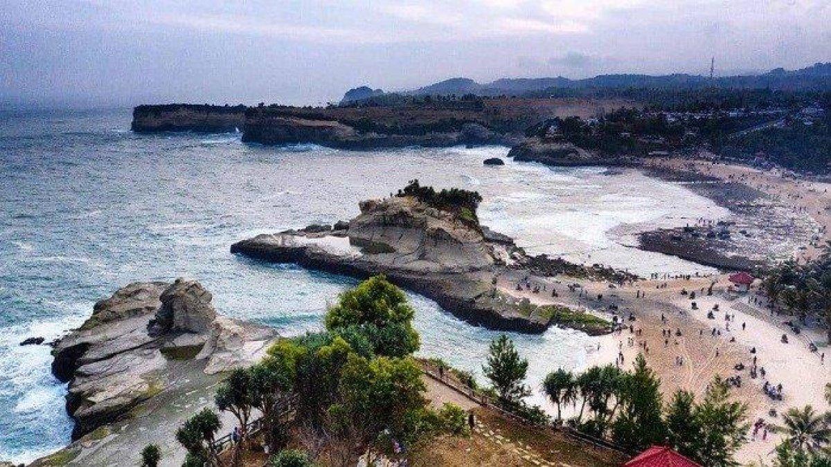 Pantai Klayar Pacitan Jawa Timur.