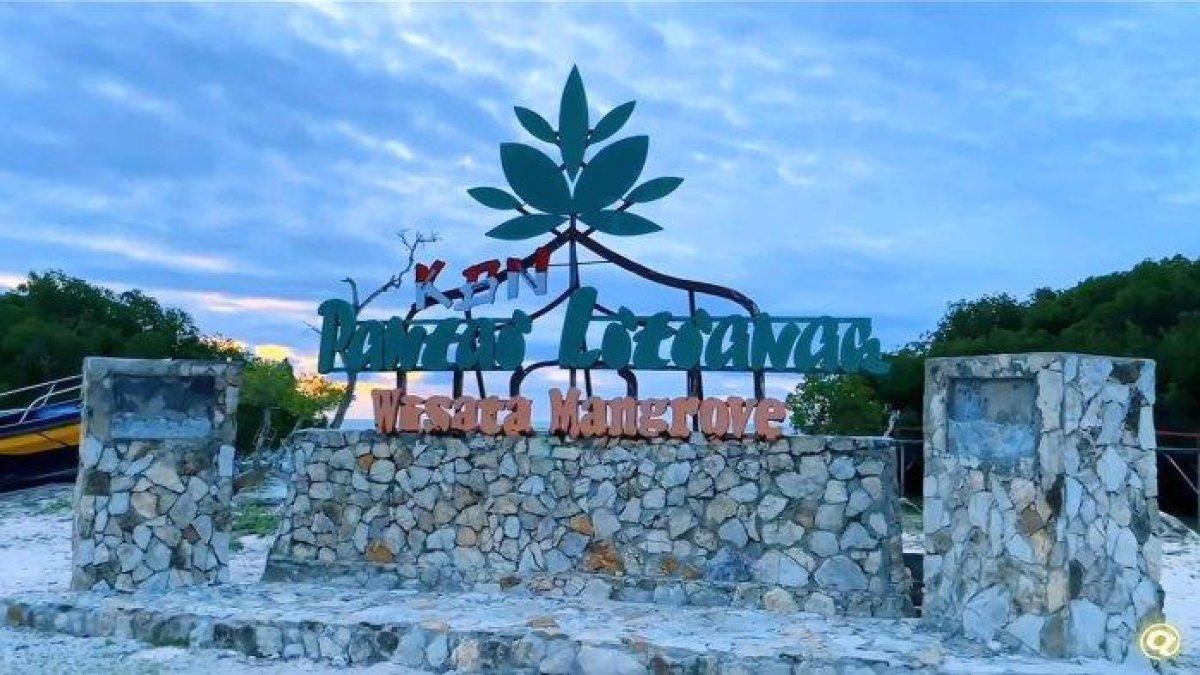 Pantai Litianak di Desa Holulai, Kecamatan Rote Barat Laut, Kabupaten Rote Ndao, Provinsi NTT, Kamis, (6/3/2025). (POS-KUPANG.COM/MARIO GIOVANI TETI)