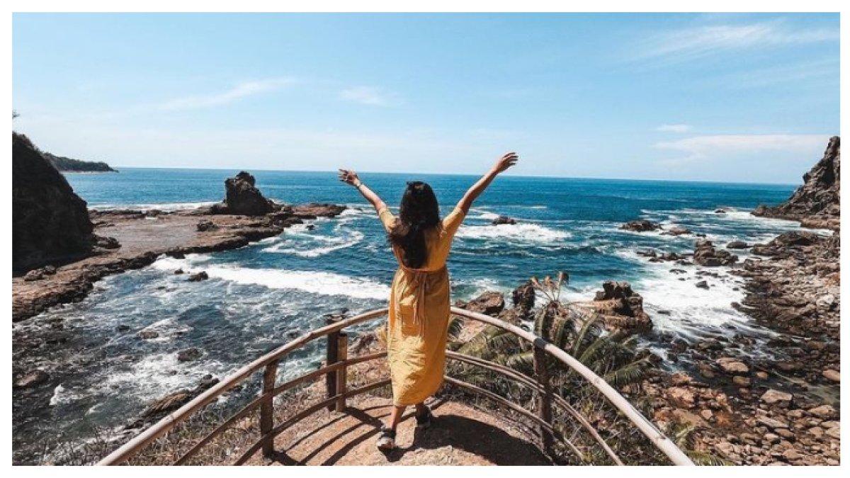 PANTAI WATU LUMBUNG - Pantai Watu Lumbung, Gunung Kidul, Yogyakarta.