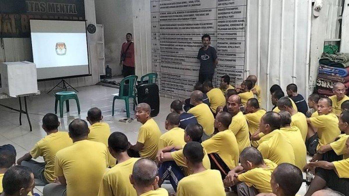 Para penghuni Yayasan Jambrud Biru Kota Bekasi
