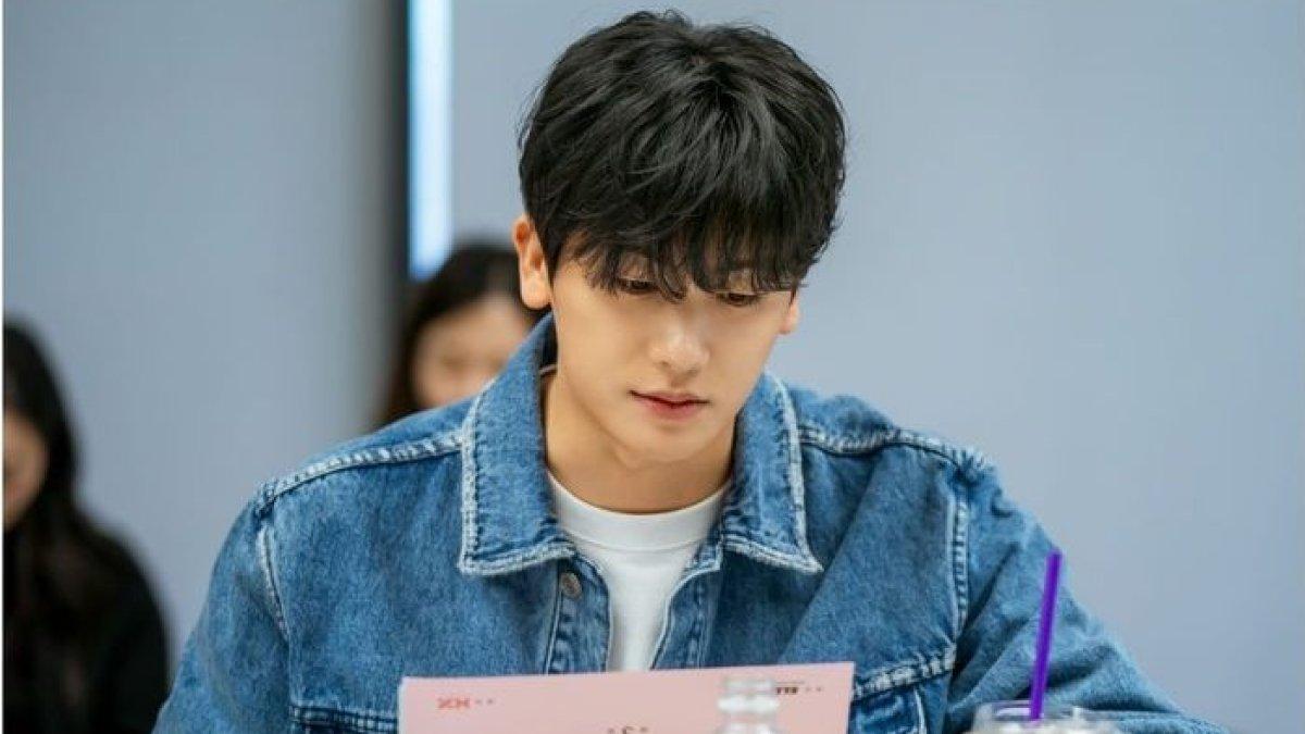 Park Hyung Sik di drakor Doctor Slump