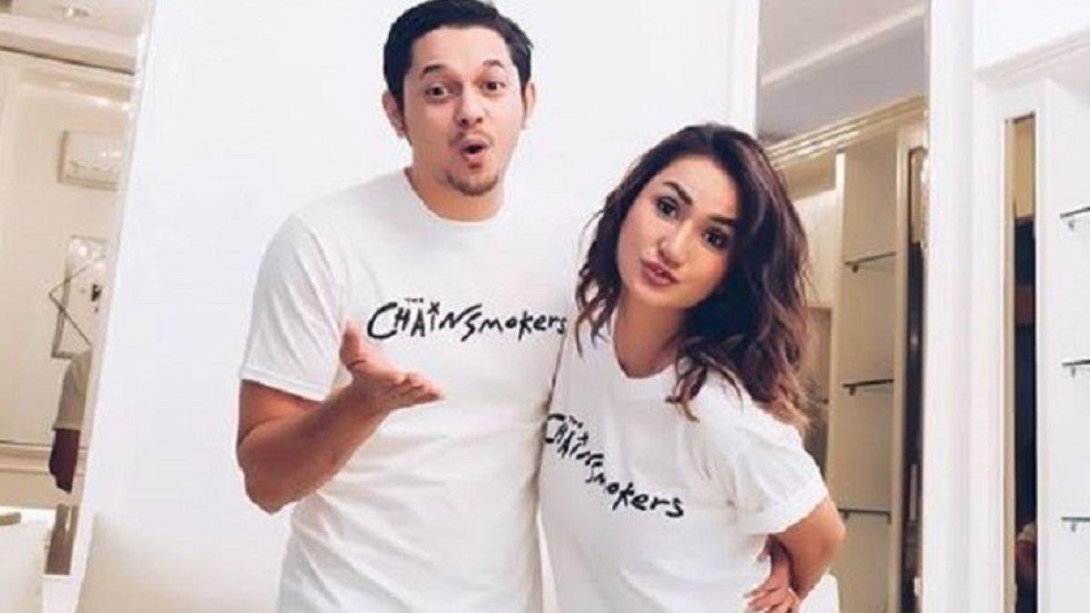 Pasangan Tengku Dewi Putri dan Andrew Andika