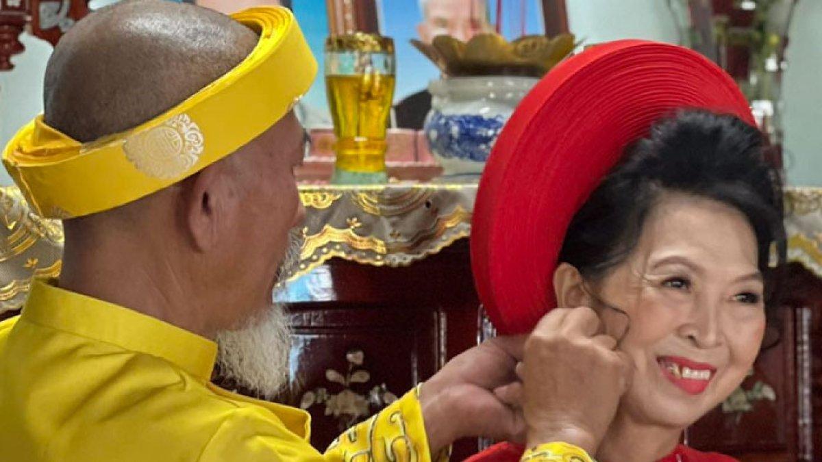 Pasangan lansia menikah setelah dengan cinta pertama, sabar menanti hingga 40 tahun