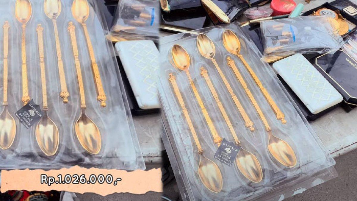 Pasar loak di Paris jual barang branded murah, ada sendok emas 24 karat juga.