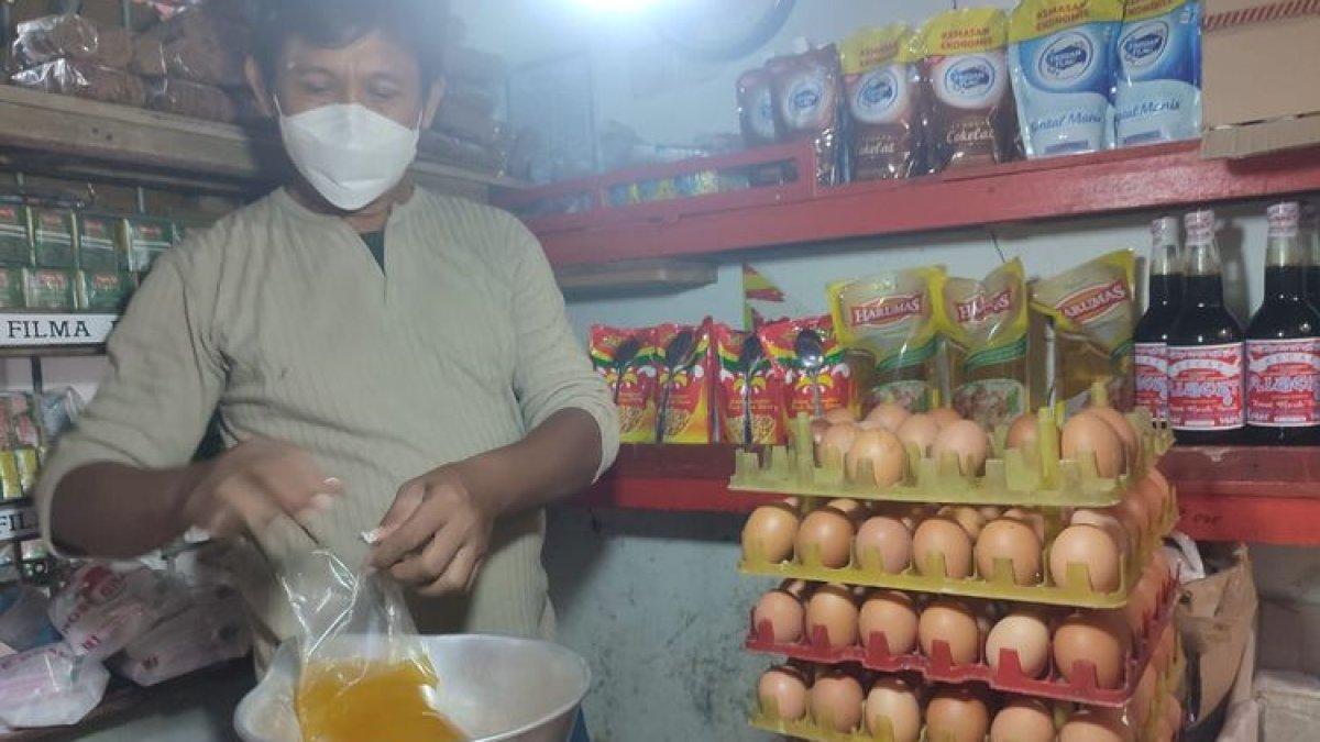 Pedagang sembako di Pasar Manis Purwokerto, Kabupaten Banyumas, Jawa Tengah, Selasa (16/5/2023).