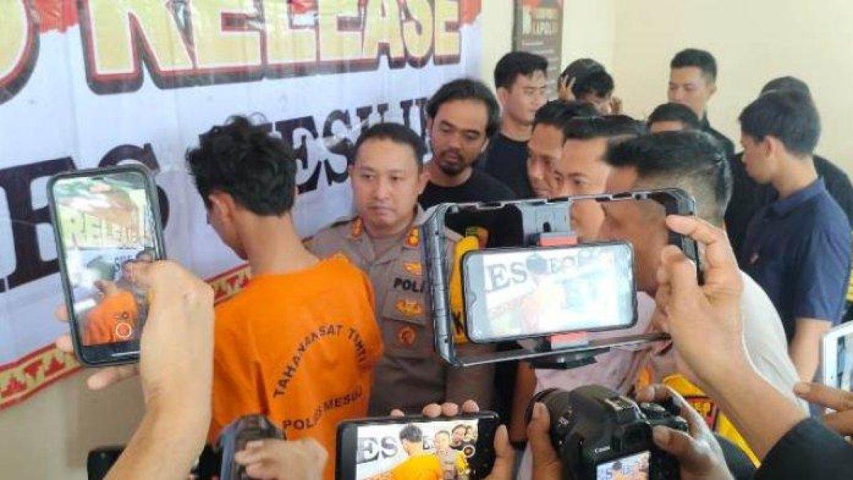 Pelaku pembunuhan saat dihadirkan acara ekspose Polres Mesuji.