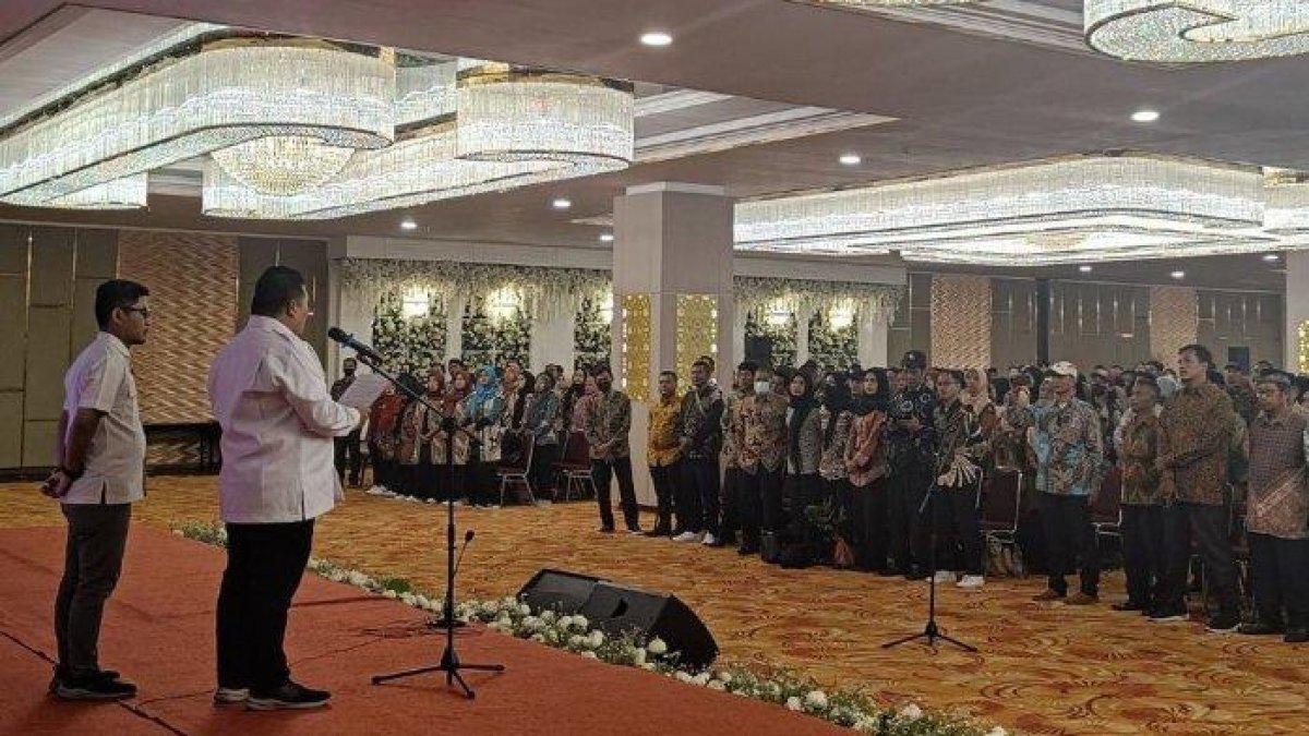 Pelantikan 61.684 anggota Kelompok Penyelenggara Pemungutan Suara (KPPS) oleh Komisi Pemilihan Umum (KPU) Jakarta Timur, Kamis (25/1/2024).