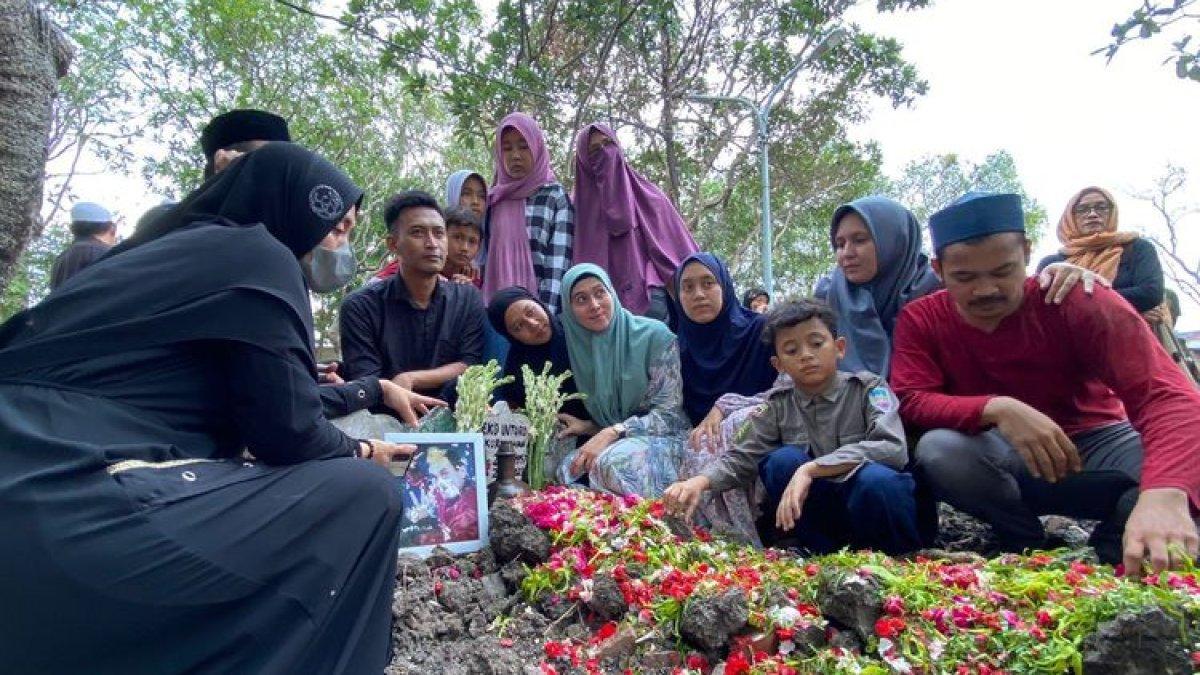 Pelawak Eko Londo dimakamkan di Surabaya.