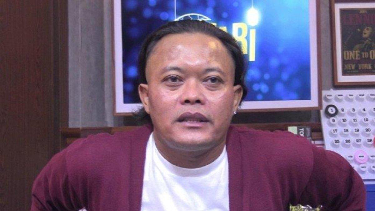 Pelawak Sule di Tambun, Bekasi, Jawa Barat, Senin (4/3/2024). Sule selalu meneteskan air mata saat bertemu dan bersama Adzam Adriansyah, anak laki-lakinya yang kini ikut bersama Nathalie Holscher.