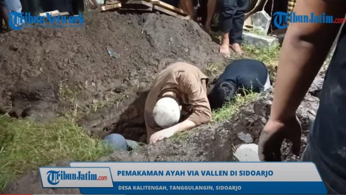 Pemakaman ayah Via Vallen