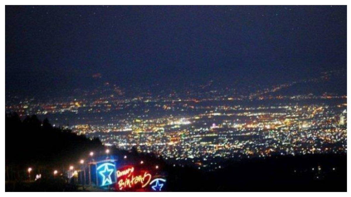 PEMANDANGAN CITY LIGHT - Pemandangan city light dari Puncak Bintang, Bukit Moko, Bandung