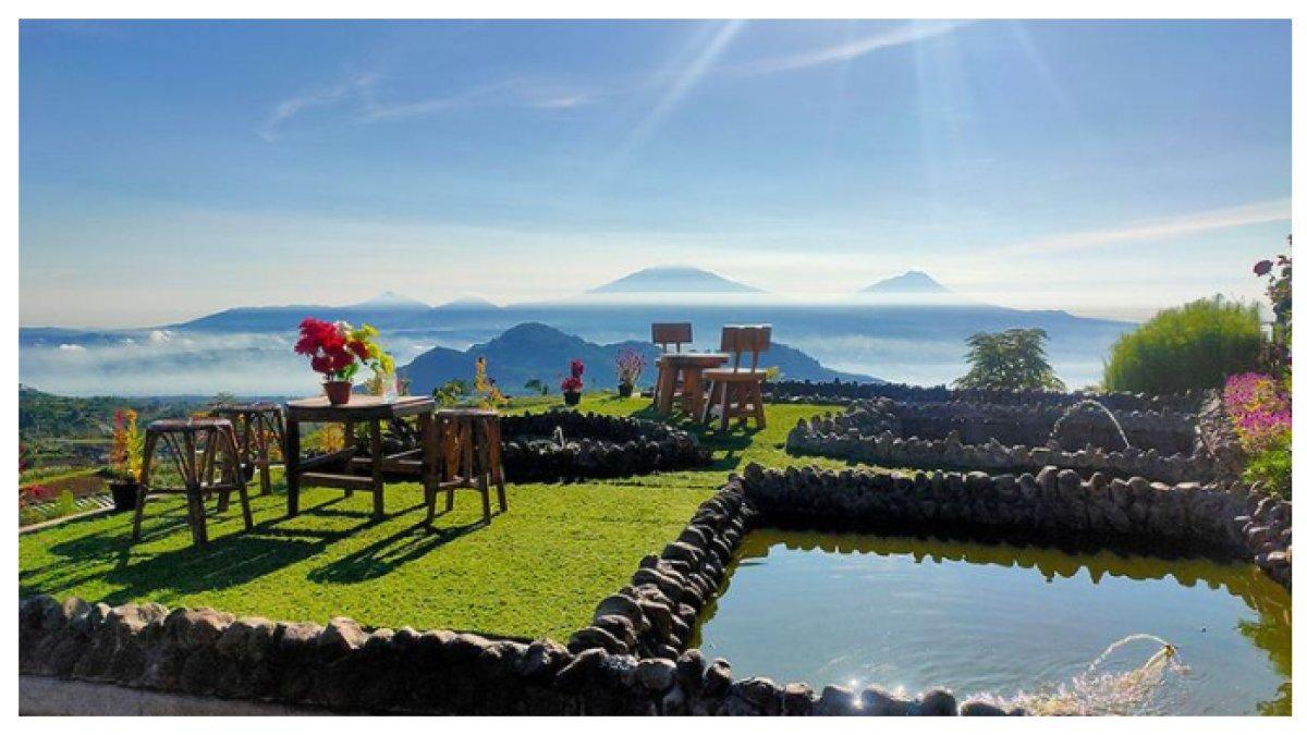 PEMANDANGAN INDAH GUNUNG SUMBING - Silancur Highland di Magelang menawarkan pemandangan indah Gunung Sumbing, udara sejuk, dan spot sunrise yang memukau, cocok untuk liburan Lebaran 2025.