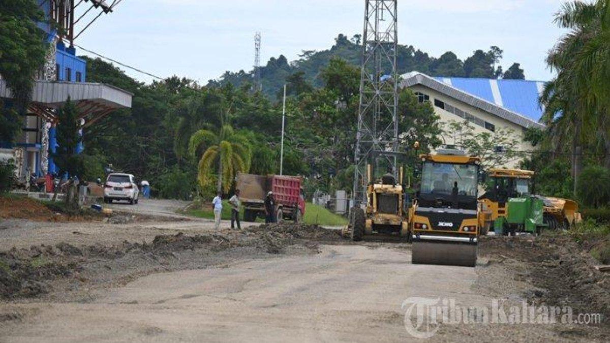 IUSTRASI - Pembangunan Jalan di Kabupaten Malinau, Kalimantan Utara.