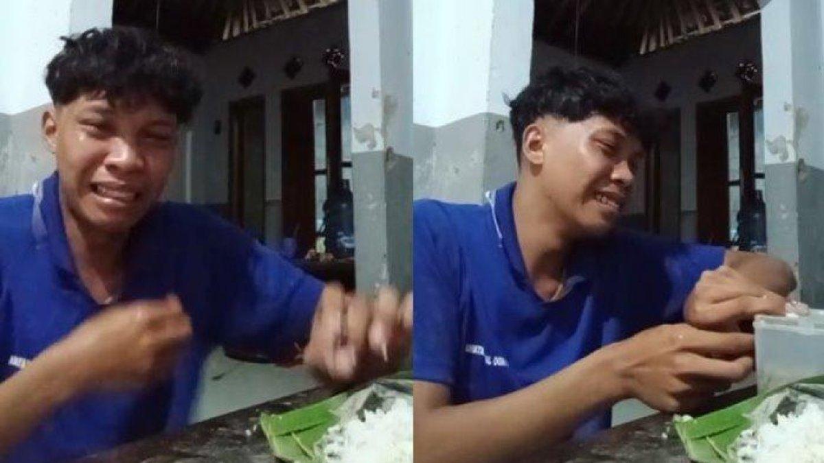 Pemuda menangis sambil makan nasi basi kiriman ibu a