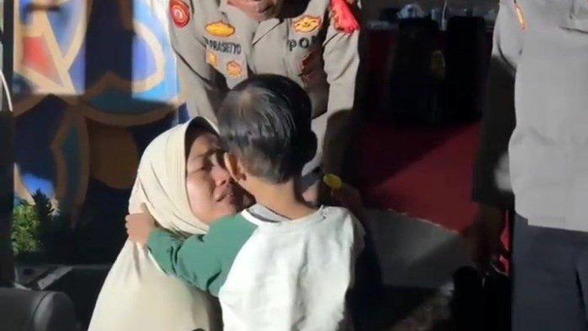 Pemudik bertemu lagi dengan anaknya yang hilang di rest area Tol Cipali Indramayu