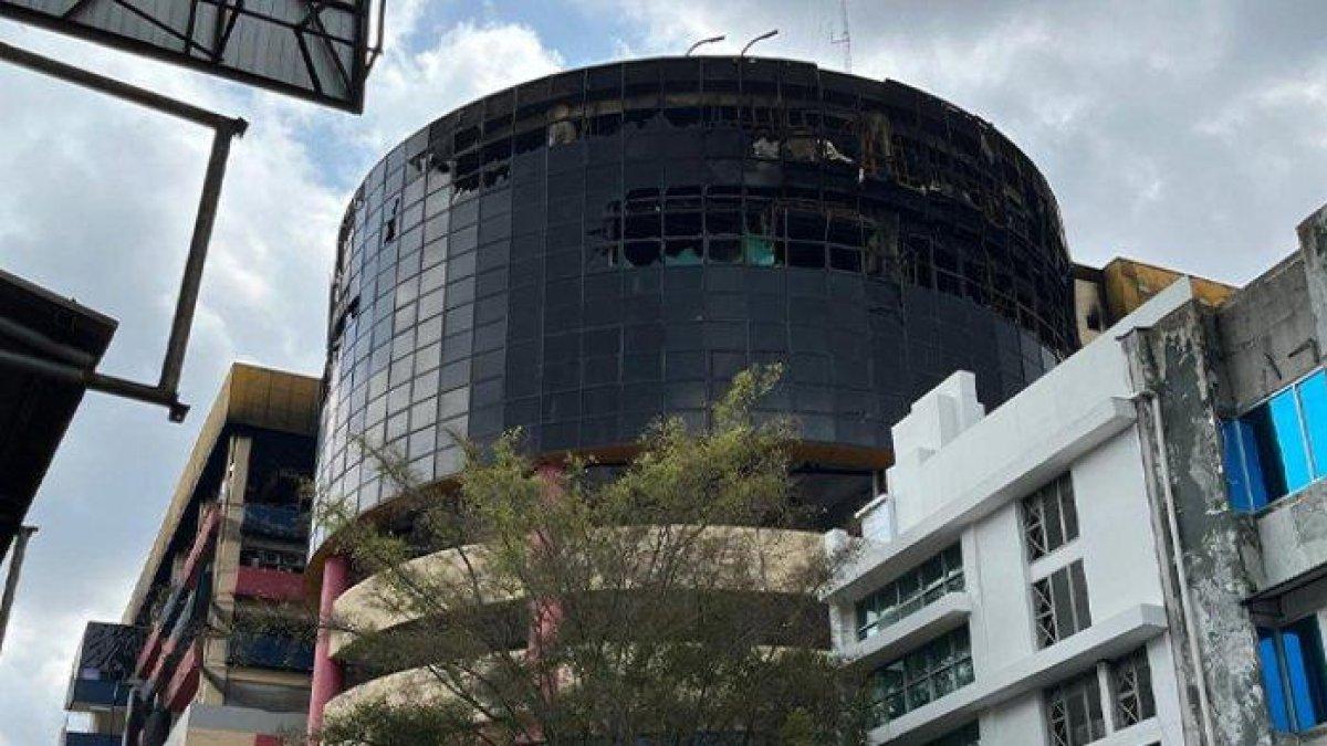MUSALA TAK TERBAKAR - Penampakan Glodok Plaza pada Sabtu, 18 Januari 2025 atau setelah kebakaran. Musala yang berada di antara lantai 7 dan 8 Glodok Plaza tak terjamah api, bahkan Al Quran di dalamnya masih utuh. 
