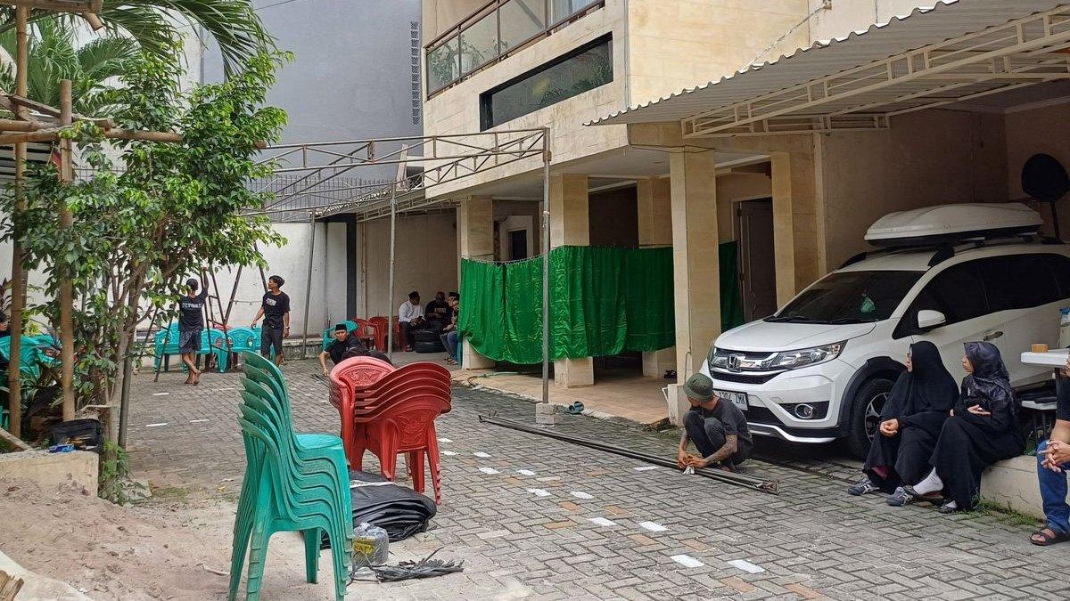 Penampakan rumah duka dari Komika Babe Cabita di kawasan Cirendeu, Tangerang Selatan, Selasa (9/4/2024).