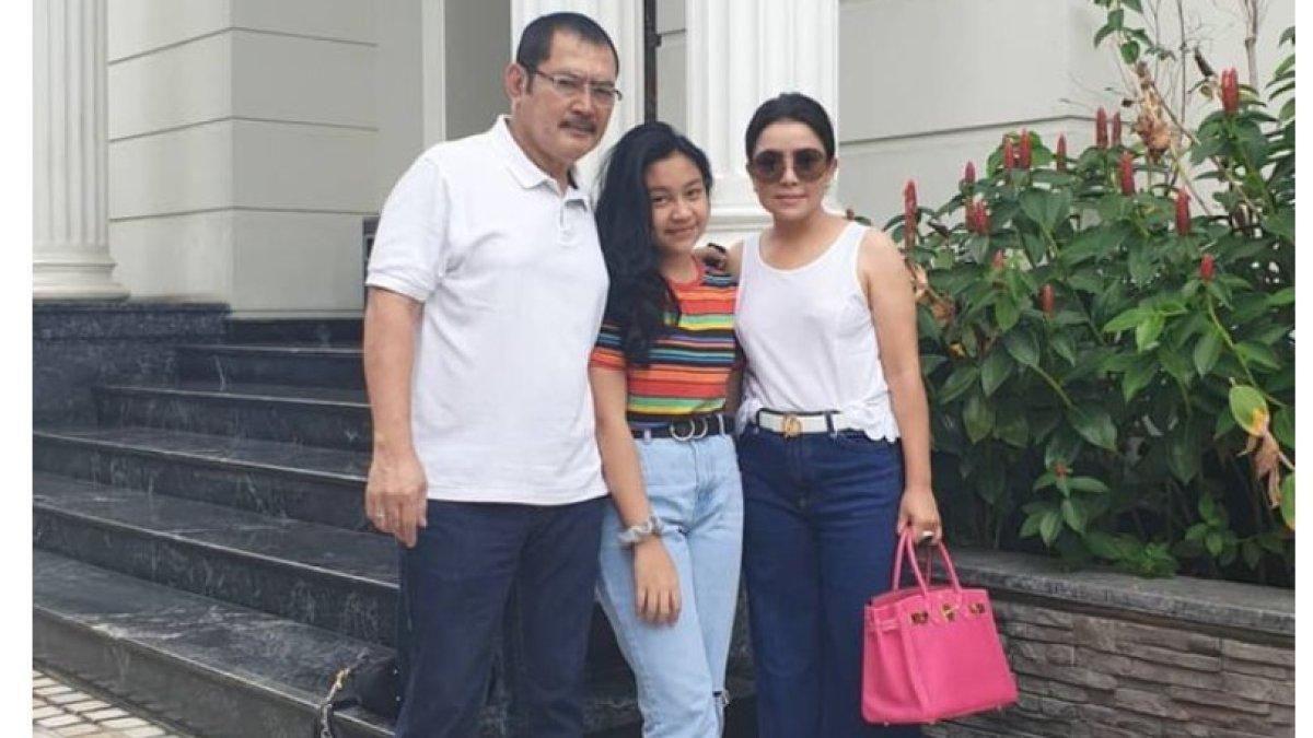 Mayangsari ungkap perjuangan agar bisa akrab dengan keluarga Cendana.