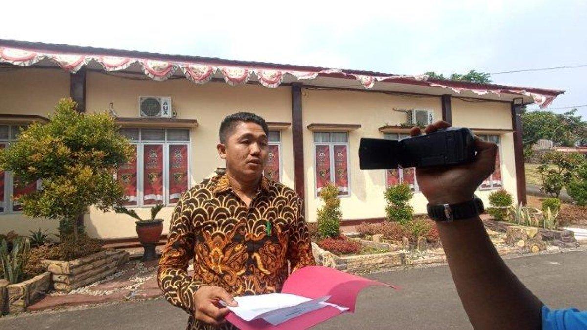 Penasehat Hukum Korban, Al Aqbar saat diwawancarai terkait dugaan pelecehan yang dialami bocah SMP di Kepahiang, pada Kamis (5/10/2023).