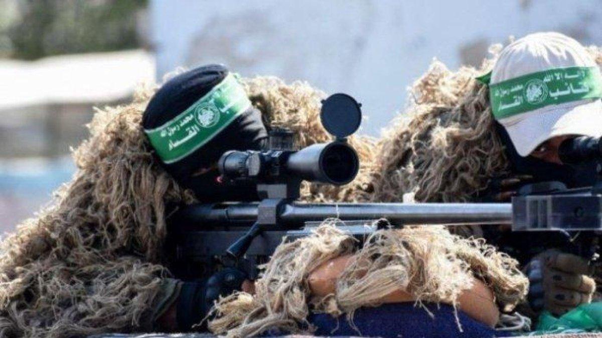 Penembak runduk, sniper, Brigade Al Qassam, sayap militer Hamas dengan senjata Al Ghoul dan amunisi berkaliber 12,7 mm yang diklaim sebagai buatan lokal hand made mereka. Unit sniper Brigade Al Qassam dikenal dengan unit Aynun Nasr.